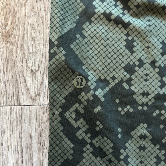 Lululemon Jet Crop Slim Luxtreme in Ziggy Snake Fatigue Green Gator Green Size 8 - Picture 11 of 11